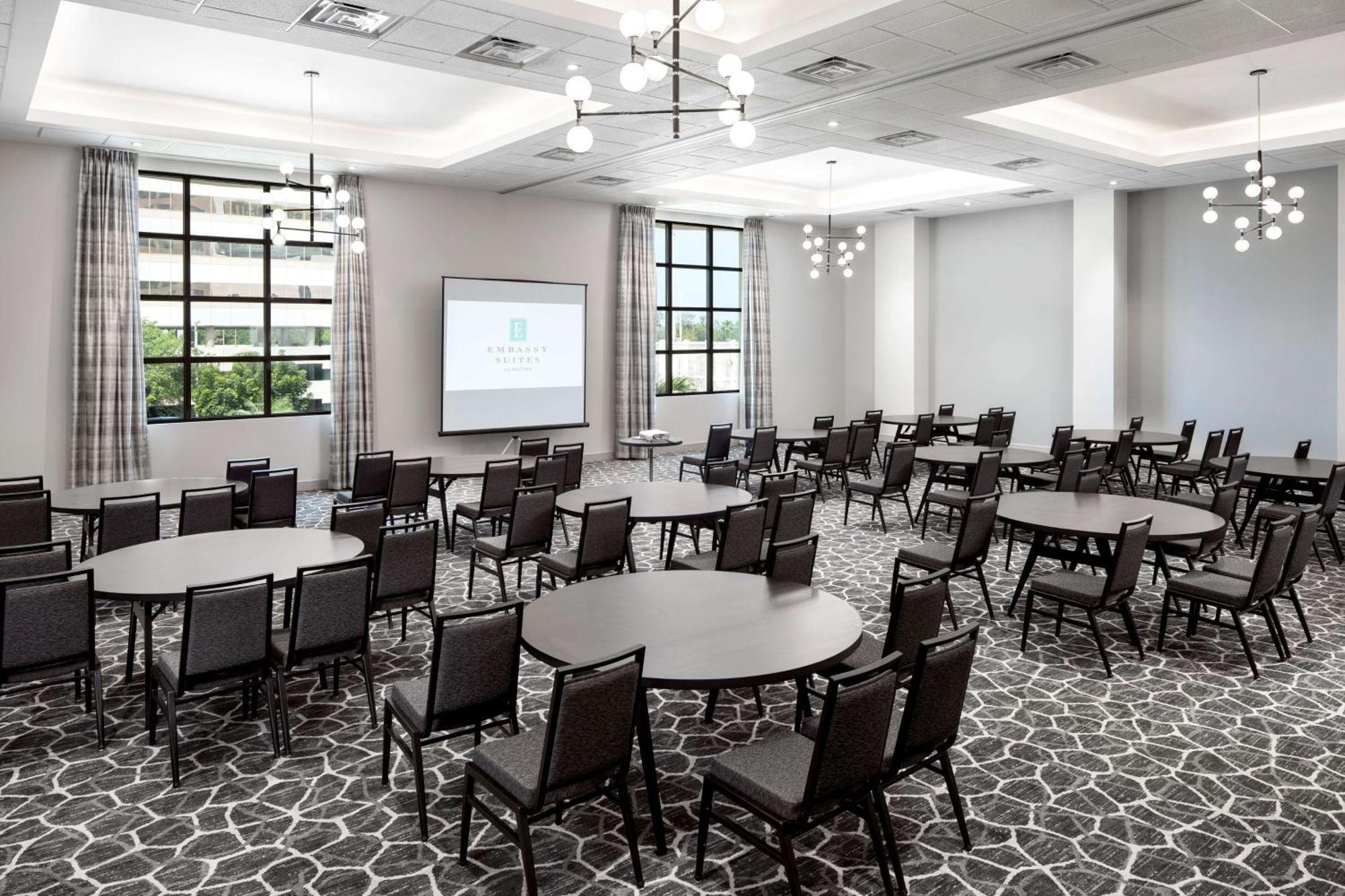 Embassy Suites By Hilton Tampa Airport Westshore מראה חיצוני תמונה